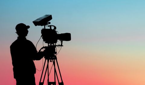 Investir em filmes pode ser uma alternativa da renda variável, mas requer atenção - (Foto: Getty Images)