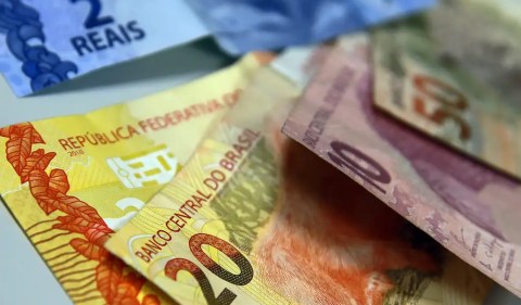 Caderneta de poupança é conhecida por ser uma conta prática, simples de abrir e mexer, além de ser bastante segura - Foto: Marcello Casal Jr / Agência Brasil