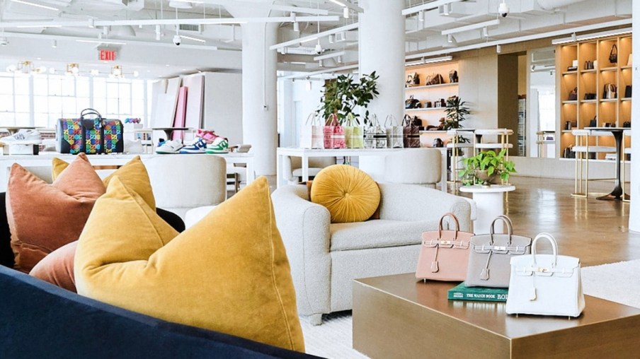 Interior do brechó de luxo Fashionphile em Nova York, no Chelsea