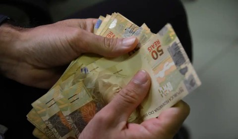 Nota Premiada Bahia oferece prêmios de até R$ 1 milhão a clientes que informam CPF na nota. Foto: Marcello Casal Jr. / Agência Brasil