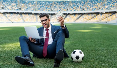 O que será que faz uma pessoa comprar e se tornar dono de clube de futebol? A gente te conta - (Foto: Getty Images)