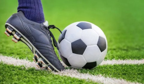 Investir em time de futebol é possível, tanto que alguns clubes, como Manchester United e Barcelona possuem ações listadas em bolsas de valores - (Foto: Flickr)