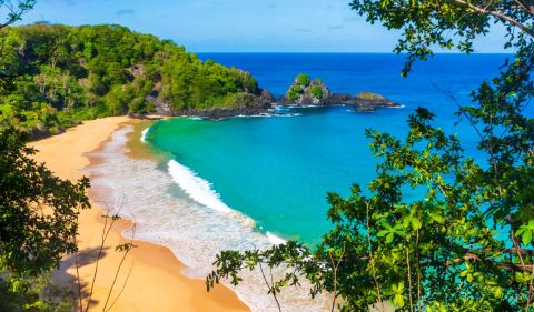 Baía do Sancho, em Fernando de Noronha - (Foto: Getty Images)
