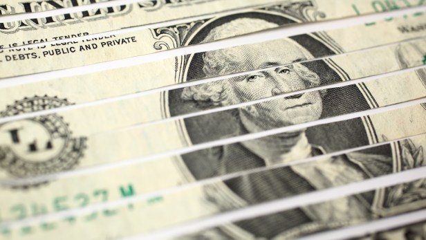 Santander baixa para R$ 5,80 projeção do dólar no fim de 2025