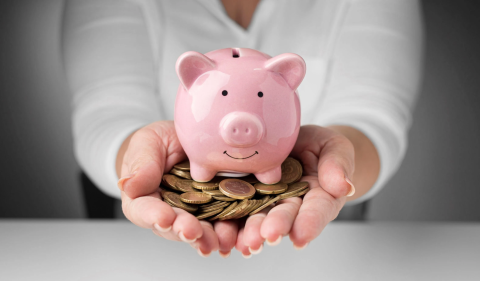Renda passiva de R$ 5 mil por mês é possível, mas requer poupança e investimento de um alto valor. Foto: Freepik