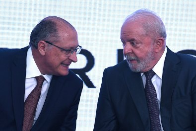 Brasil desafia cenário global: crescimento econômico apesar de Selic alta