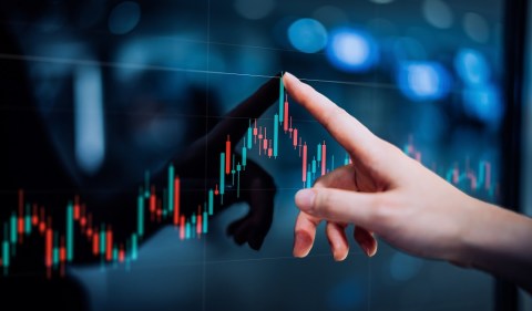 Tela de computador mostra variação de ativo financeiro. Foto: Getty Images