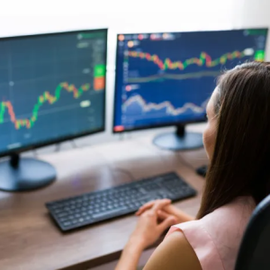 Conhecer o significado, e a aplicação prática, de termos como Selic, Copom e taxa DI te ajuda a saber como investir melhor em 2025. Foto: Freepik