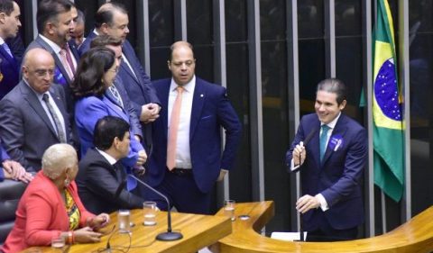 Hugo Motta (D) prometeu humildade na gestão à frente da Câmara. Foto: Agência Câmara de Notícias