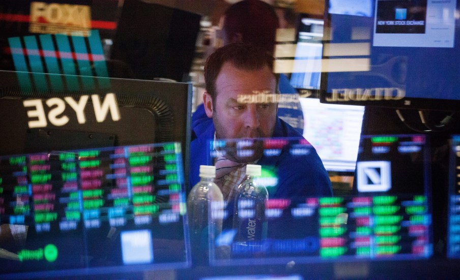 Bolsas de Nova York despencam com ‘tarifaço’ de Trump: Dow Jones cai 2,73%