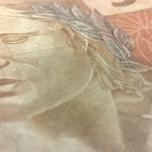 Dívida bruta do governo cai para 75,9% do PIB em março