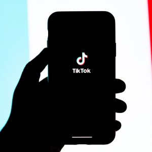 Como estratégia ‘agressiva’ do TikTok Shop no Brasil mexe com as grandes varejistas?